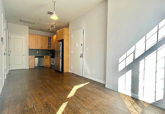 3rd image of 331 Kosciuszko St #1A