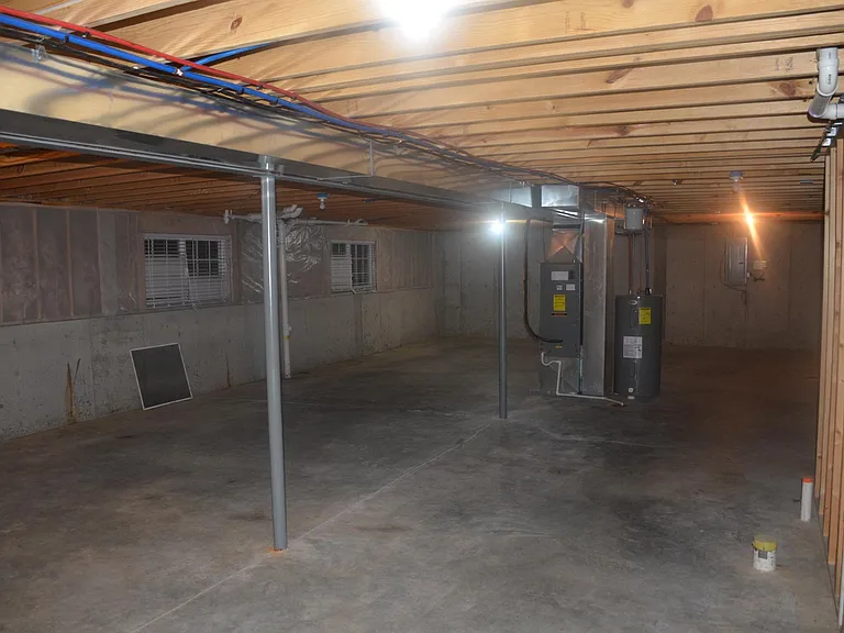 210 Freedom Ln — Photo 3