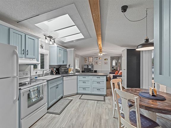 5th image of 1555 Howe Rd #62