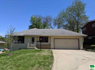 2224 Helmer St, Sioux City, IA 51103