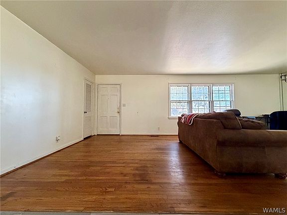 2nd image of 1523 Heritage Dr