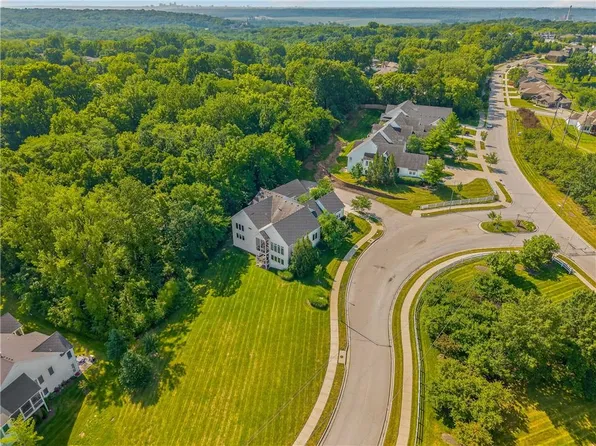 9657 Lime Stone Rd, Parkville, MO 64152