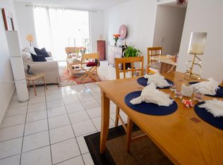 9686 Fontainebleau Blvd APT 201, Miami, FL 33172