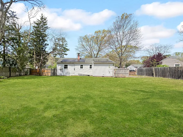 213 Scammell Dr — Photo 4