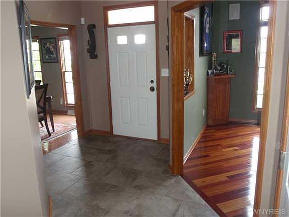 3rd image of 41 Bentley Cir