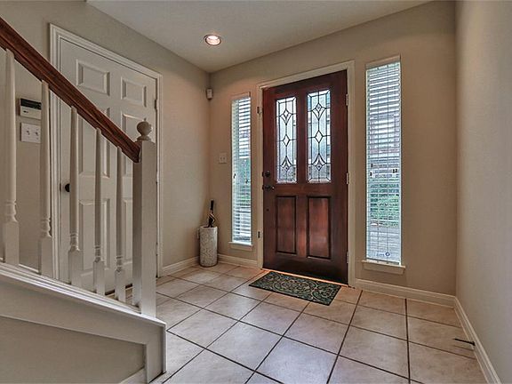 FOYER - light and bright, wide, spacious and inviting.