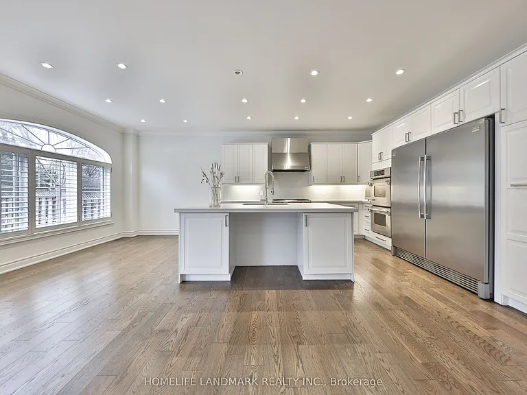 112 Kingsway Cres — Photo 8