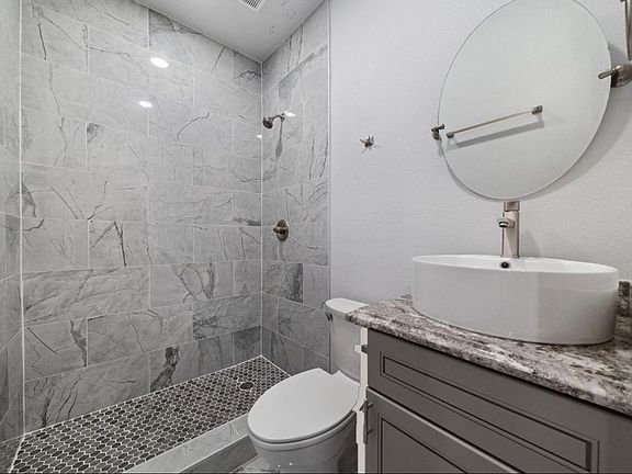 5th image of 920 Avenue L #E