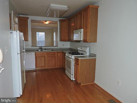 5th image of 700 Norfolk Ln