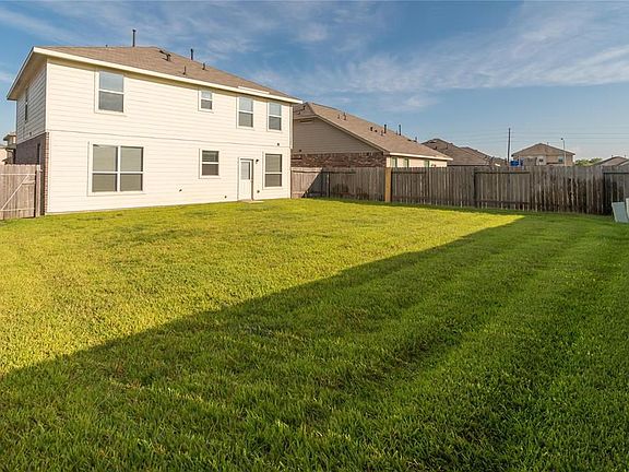3rd image of 26 Leisure Shore Ct