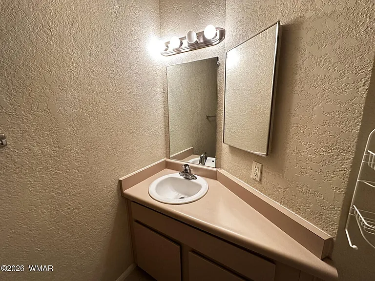 2700 S White Mountain Rd — Photo 16