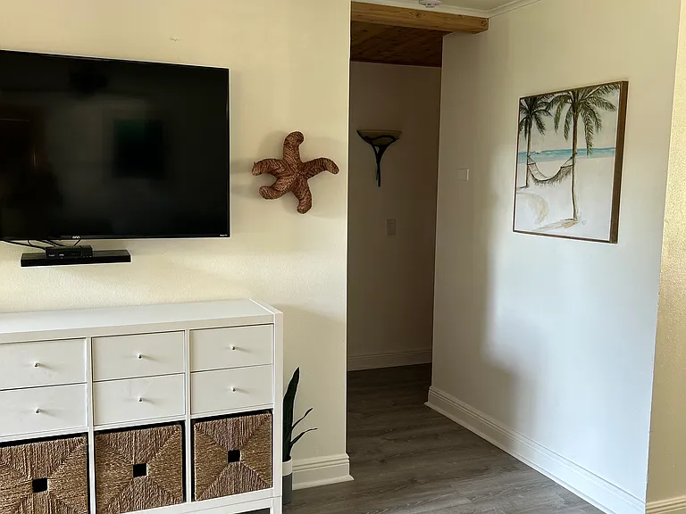 1007 Comanche St — Photo 3