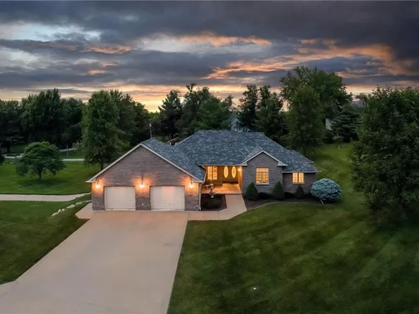 19619 Foxridge Dr, Country Club, MO 64505