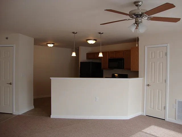 2 bed, 1032 sqft, $1,500 — Photo 2