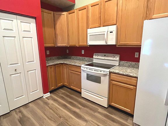 4th image of 105 Sunshine Ct Unit J