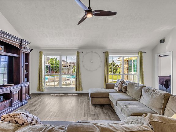 3rd image of 6746 Conroe Cir