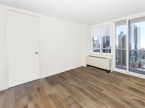 3rd image of 560 W 43rd St APT 14C