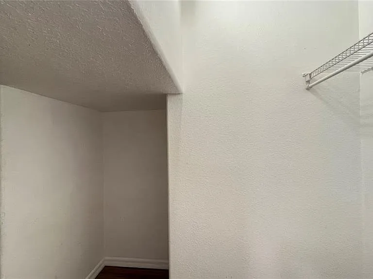 806 Lost Grove Cir — Photo 36