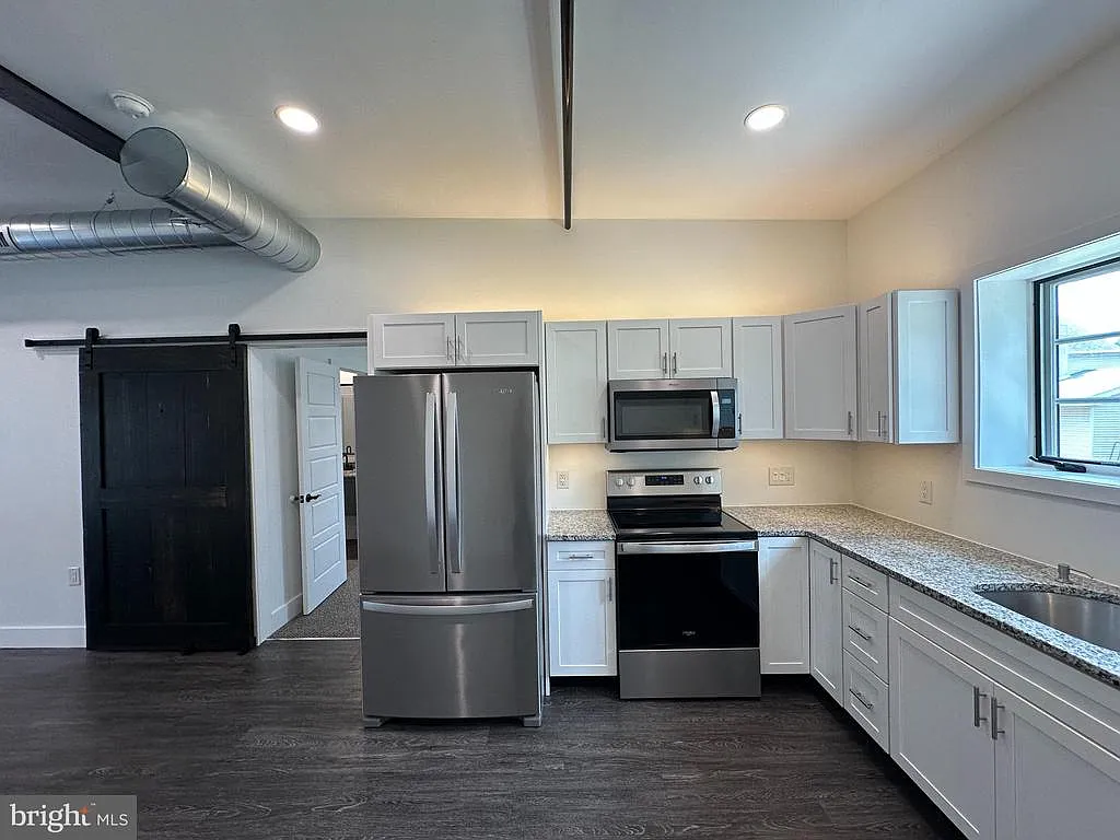 1 bed, 1.0 bath, 700 sqft, $2,000 — Photo 4