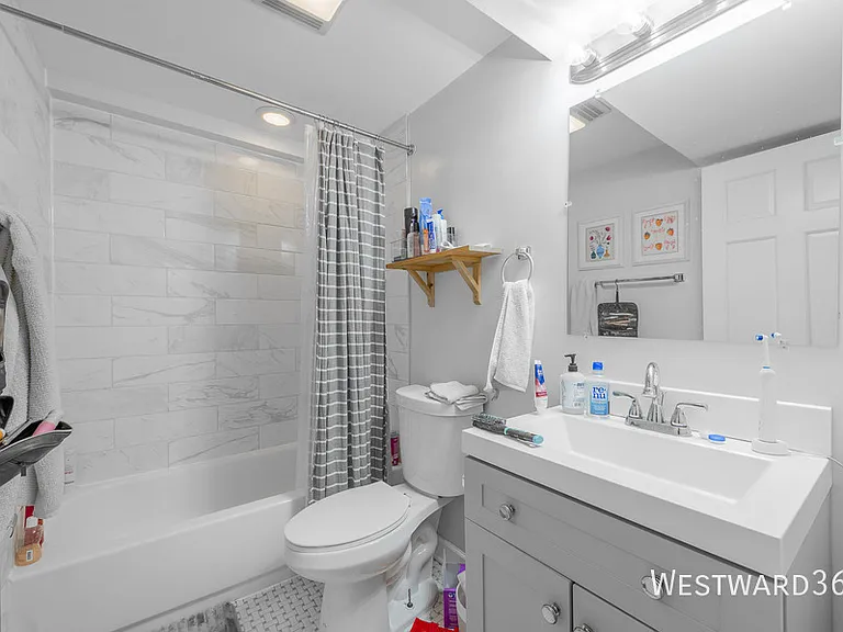 2239 W Cornelia Ave #G — Photo 7