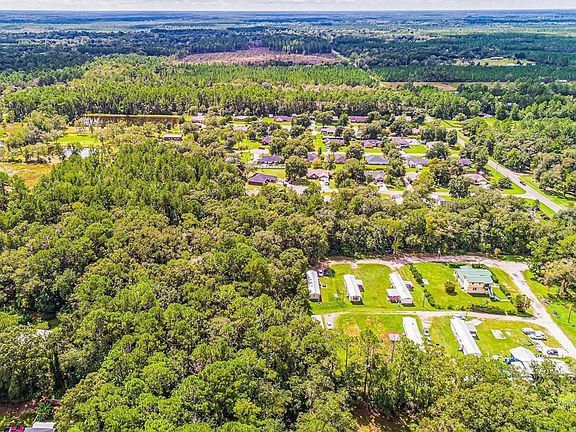 3rd image of Country Dr