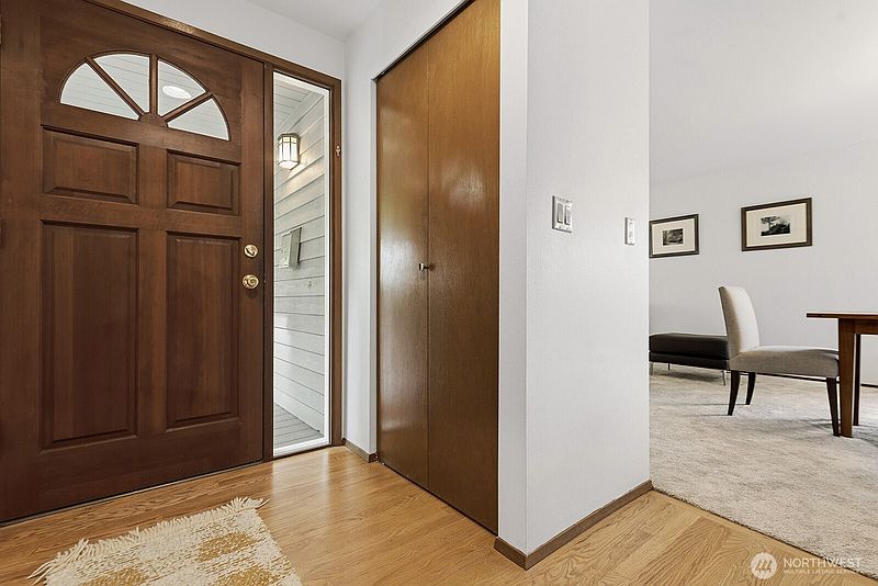 4th image of 7548 Ravenna Avenue NE