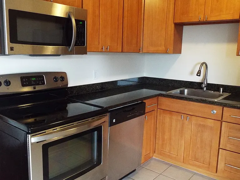 Lawton Park Apartments — Photo 4