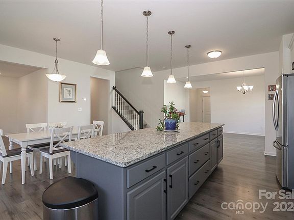 2nd image of 105 Tuppy Ct
