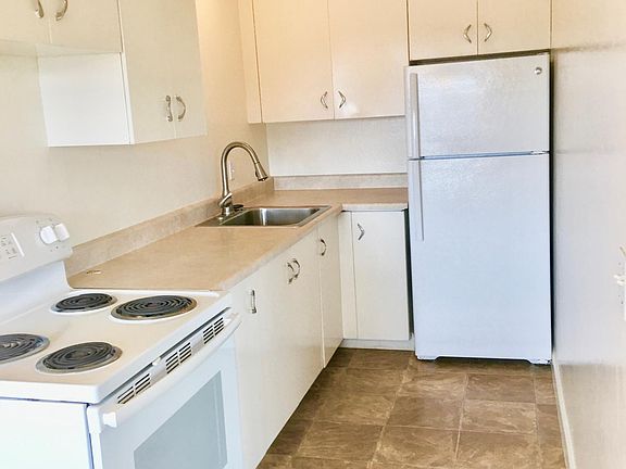 4th image of 2421 Palmetto Ave APT 11