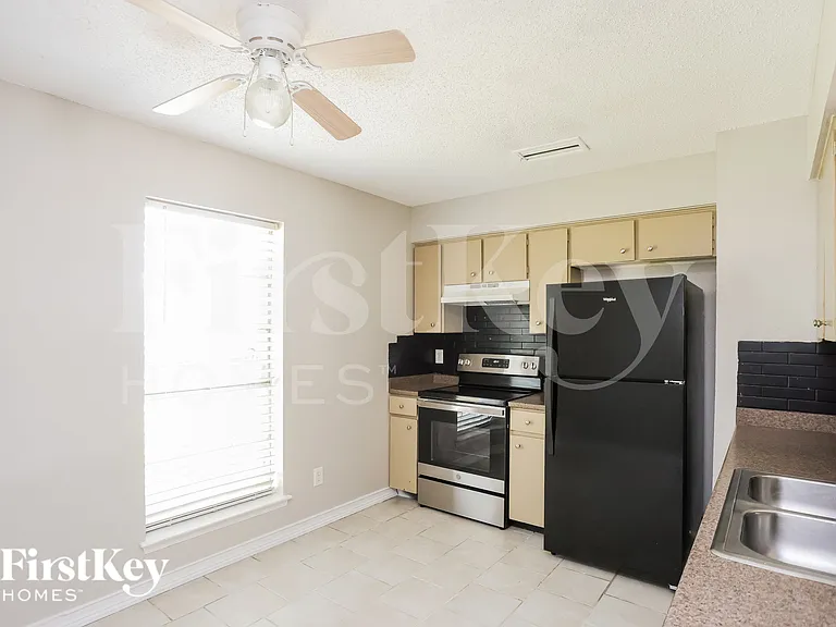 908 Wandering Way Dr — Photo 5