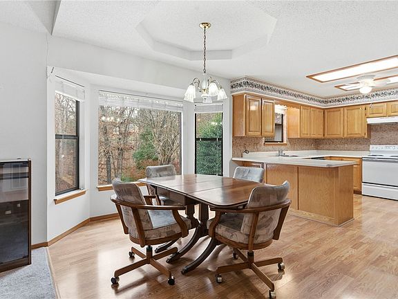 4th image of 10 Thirsk Ln