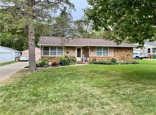 1590 NW 80th St, Clive, IA 50325