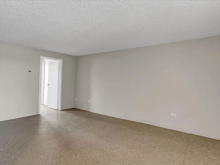 Section 8 Approved! Great location close to the city! — Photo 10