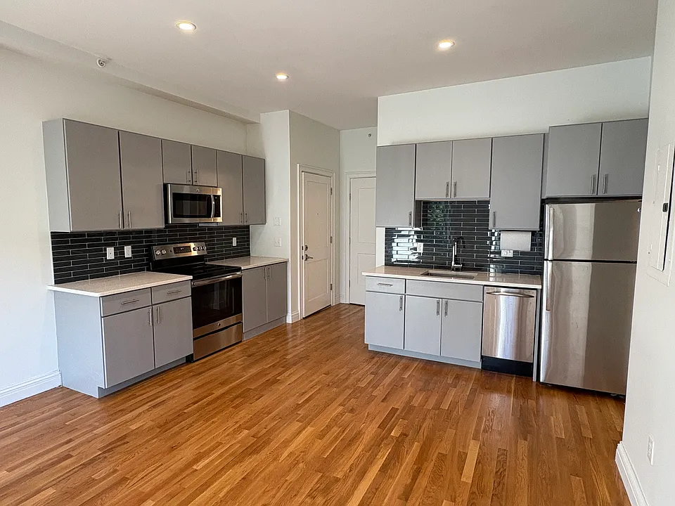 166 Newbury St #2F