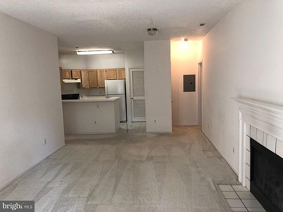 3rd image of 4413 Fair Stone Dr APT 204