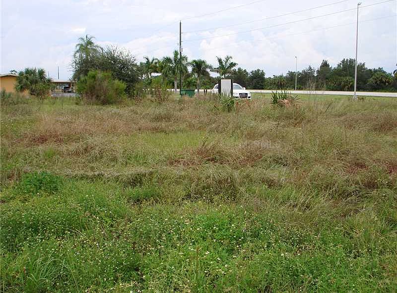 2nd image of 10161 Tamiami Trl