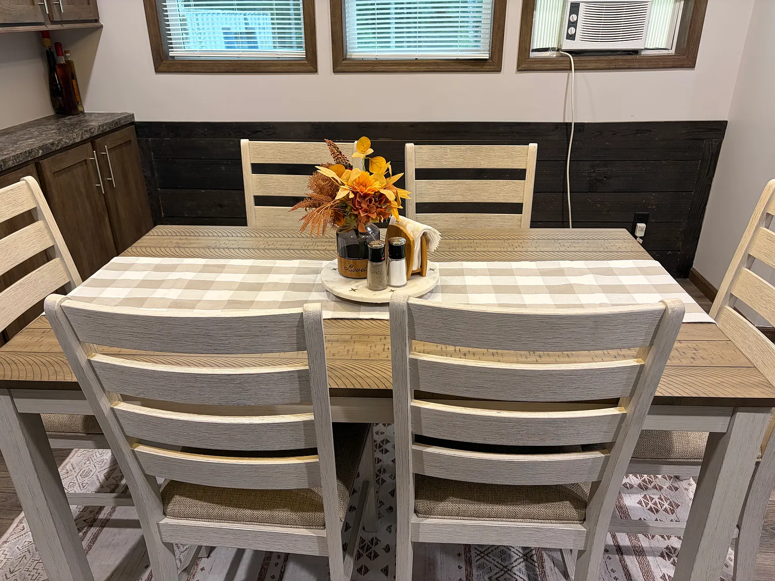 3 bed, 1300 sqft, $2,400 — Photo 3