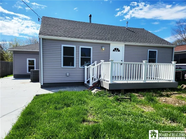 5347 Lake Ave, Orchard Park, NY 14127