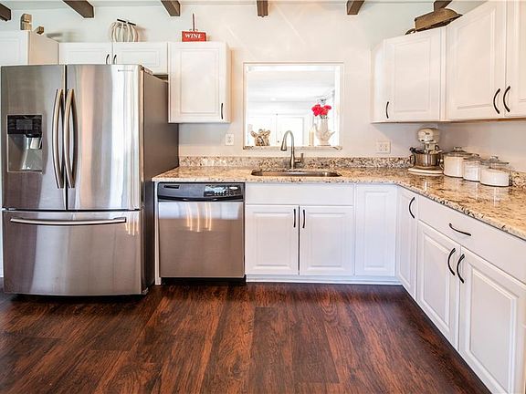 4th image of 4701 Venetian Blvd NE