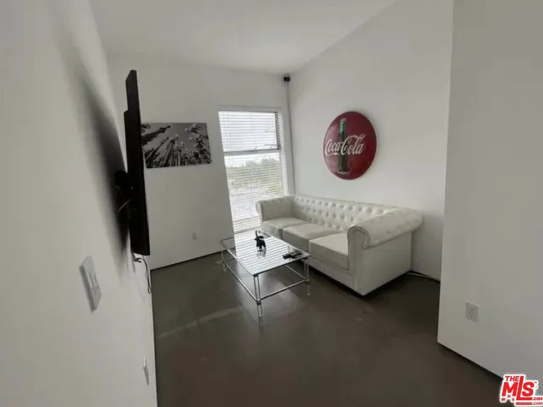 611 N Bronson Ave #10 — Photo 17