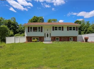 11 Rainbow Dr, Highland Mills, NY 10930