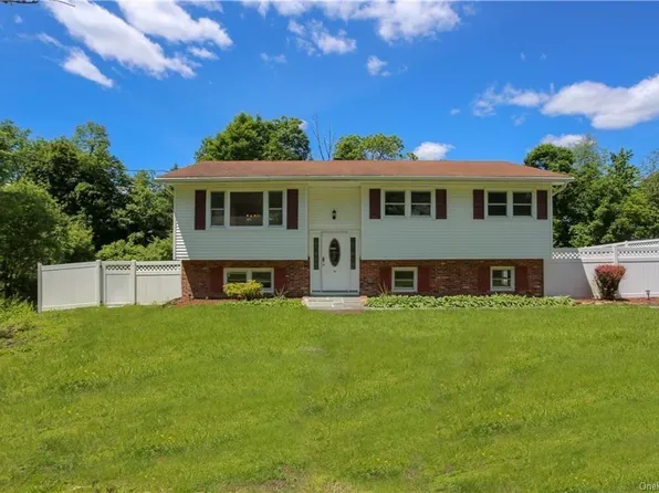 11 Rainbow Drive, Highland Mills, NY 10930