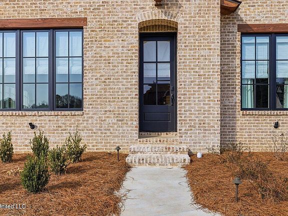 5th image of 619 Big Valley Loop