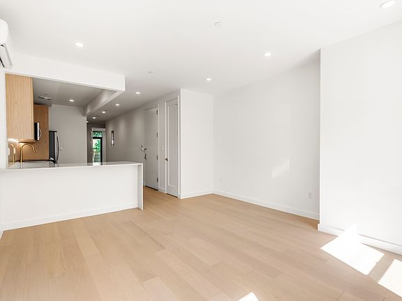 5th image of 285 Kingsland Ave APT 1