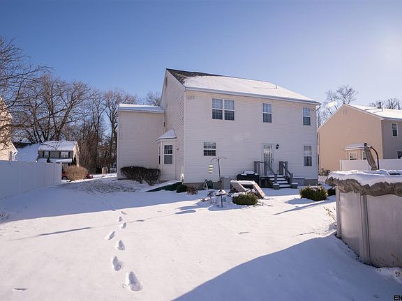 4th image of 26 Lapham Dr