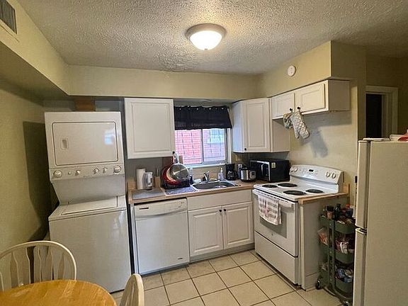 3rd image of 259 E 13th Ave #E2