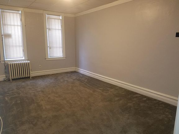2nd image of 224 Lexington Ave
