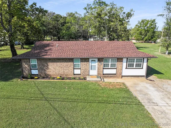 1911 N Maple St, Sallisaw, OK 74955