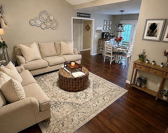 LR/dining room/master hall