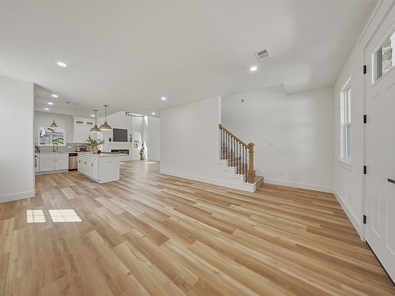 5th image of 5557 Mercedes Cir